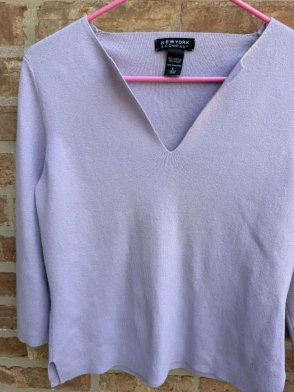 NEW YORK & COMPANY Women's Lavender V-Neck Sweater size Large